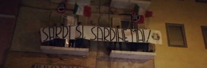 Sardine, l’azione goliardica di CasaPound a Sassari