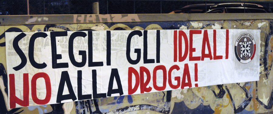 Segui gli ideali, No alla droga: striscioni di CasaPound Italia Terni contro la cultura della morte