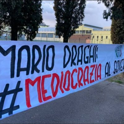 “Mediocrazia al Governo”. CasaPound contesta passerella di Draghi a Bergamo