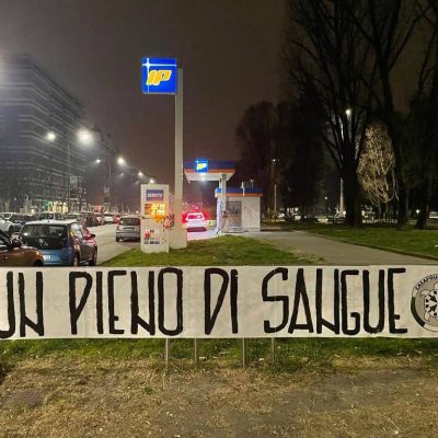 Caro benzina, blitz di CasaPound in tutta Italia: sacche di sangue e distributori sigillati