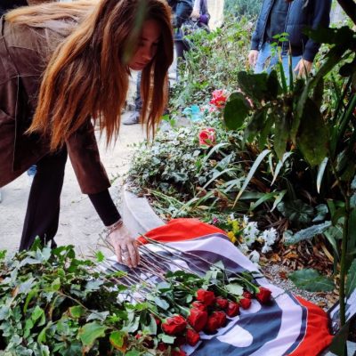 Deposizione di rose sulla tomba di Ezra Pound nel 50°anniversario della sua scomparsa