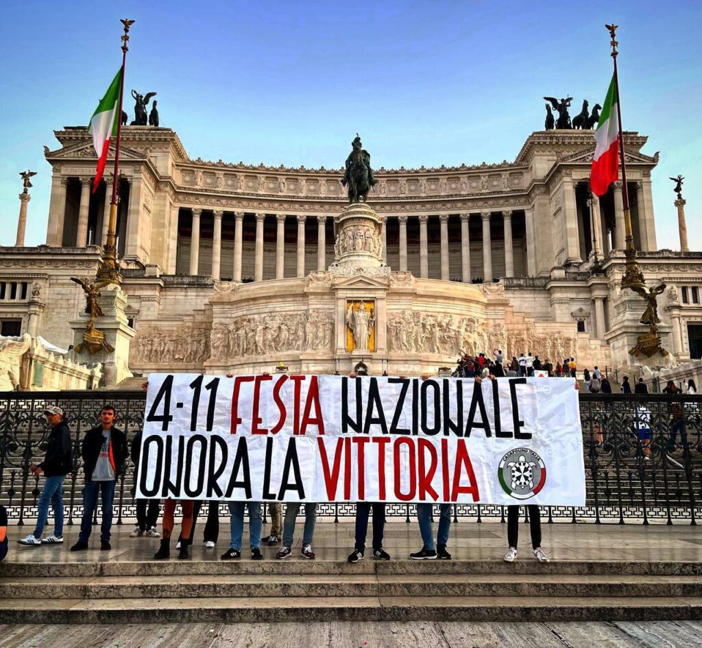 CasaPound corona i monumenti alla Vittoria di tutta la Nazione